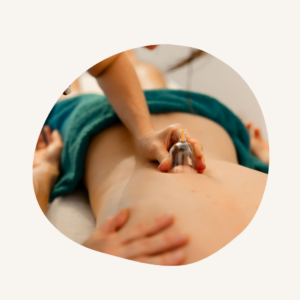 La force tranquille est un massage qui vise à réduire les tensions musculaires, avec parfois l'aide de ventouses.